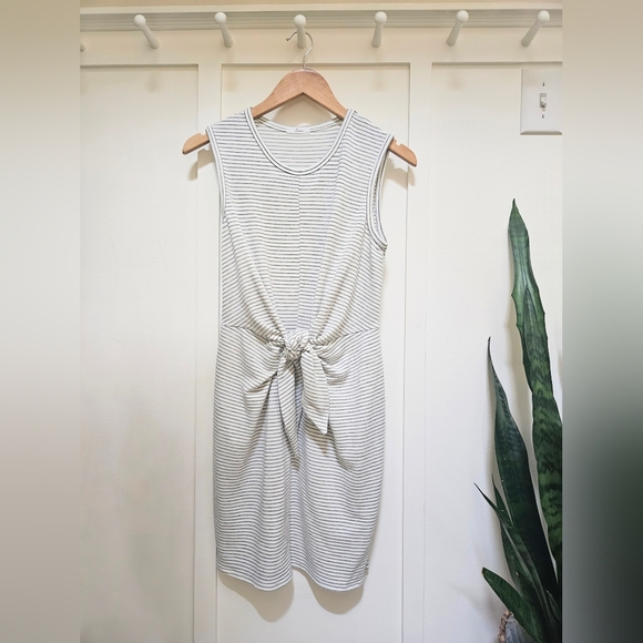 Sleeveless Knotted Dress - Picture 1 of 5